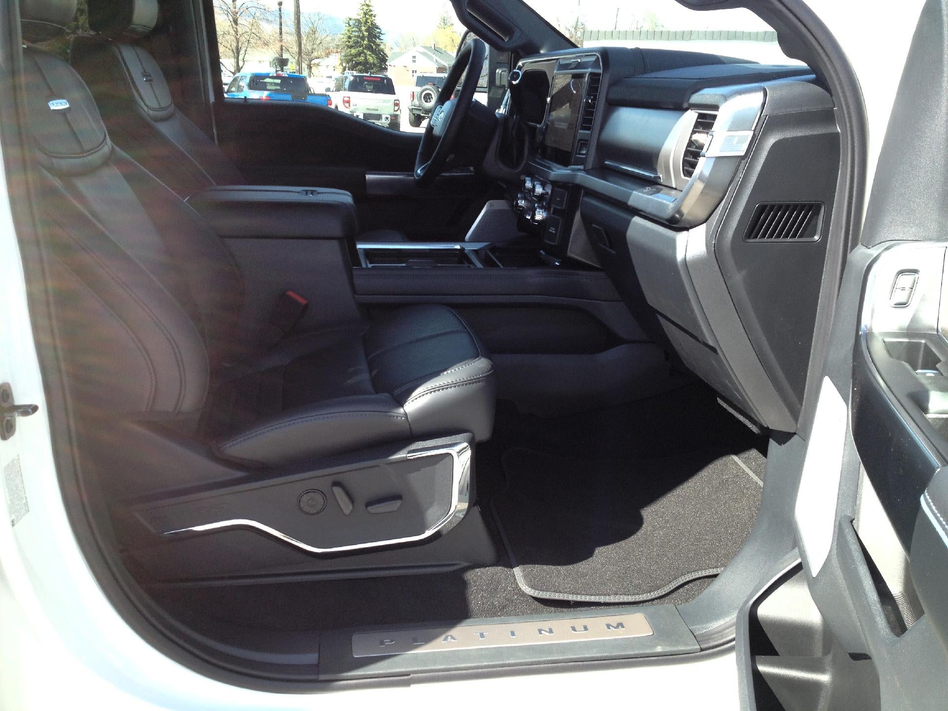 2025 Ford Super Duty F-350 SRW Platinum 4WD Crew Cab 8' Box