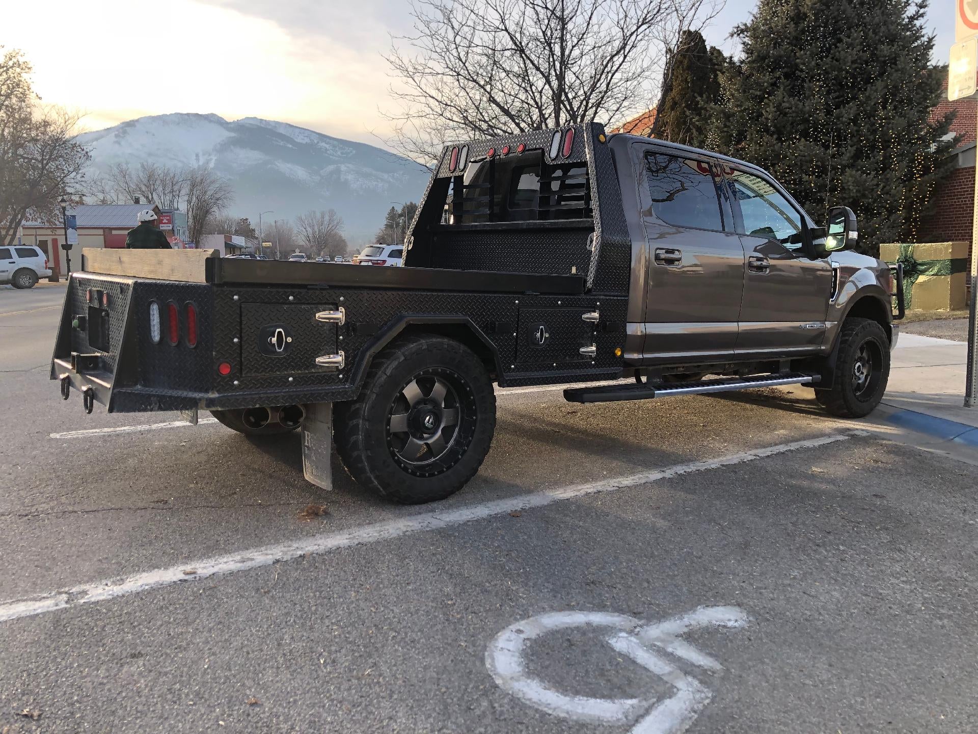 2019 Ford Super Duty F-350 SRW XL 4WD Crew Cab 6.75' Box