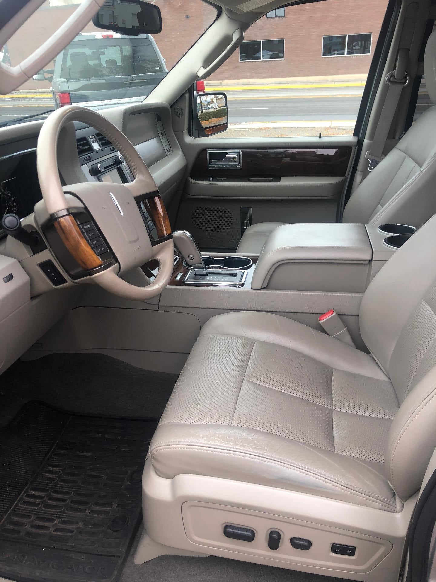 2013 Lincoln Navigator Base